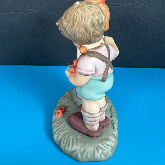 Goebel Berta Hummel "Token Of Love" Figurine, Excellent Condition Club Exclusive - Picture 11 of 12